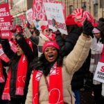 Utilice este título las enfermeras llegan a un acuerdo y ponen fin a la huelga y cree en base a ese titulo original un titulo nuevo, preciso, comprensible y que no pierda relacion con el titulo original. Necesito que me devuelvas solo y nada mas que el titulo nuevo.