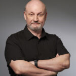 Utilice este título  su relación con Netflix y por qué es secreto quién le pone la voz a Mafalda y cree en base a ese titulo original un titulo nuevo, preciso, comprensible y que no pierda relacion con el titulo original. Necesito que me devuelvas solo y nada mas que el titulo nuevo.